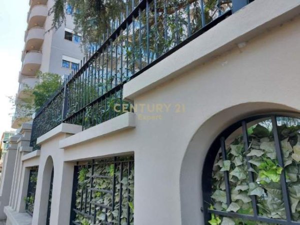 Tirane, jepet me qera zyre Kati 3, 388 m² 3.000 Euro (Tirana, Albania)