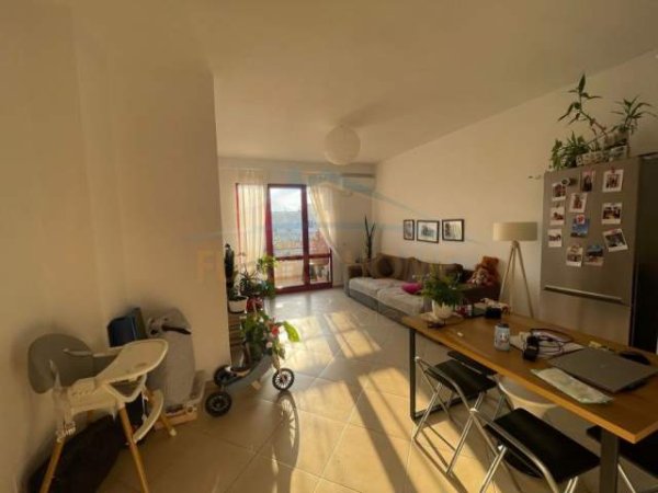 Tirane, shitet apartament 2+1+BLK Kati 8, 91 m² 85.000 Euro (pallatet cabej)