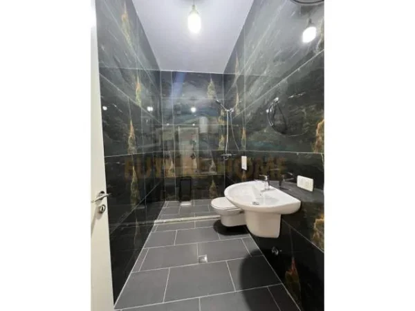 Tirane, jepet me qera apartament 2+1 Kati 7, 97 m² 400 Euro (Unaza e Re)