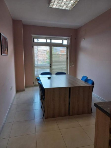 Tirane, jepet me qera zyre Kati 2, 115 m² 650 Euro (Teodor Keko)
