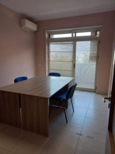 Tirane, jepet me qera zyre Kati 2, 115 m² 650 Euro (Teodor Keko)