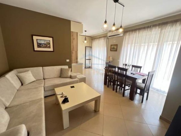 Tirane, jepet me qera apartament Kati 7, 112 m² 650 Euro (Tek pallatet e Shushices)