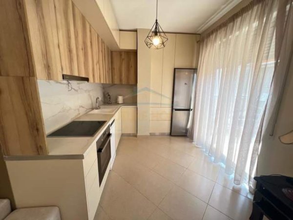 Tirane, jepet me qera apartament Kati 7, 112 m² 650 Euro (Tek pallatet e Shushices)