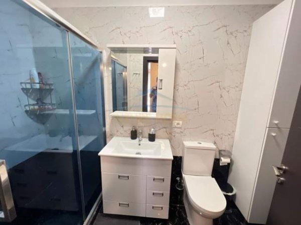 Tirane, jepet me qera apartament Kati 7, 112 m² 650 Euro (Tek pallatet e Shushices)