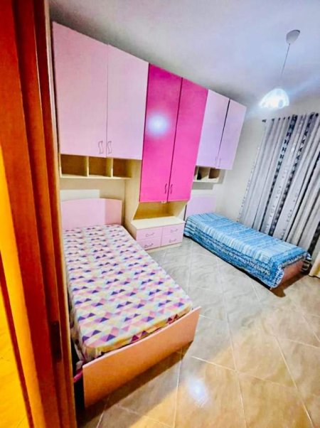 Tirane, shes apartament 2+1 120 m² 99.000 Euro (Fresku tek Shkolla e Re)