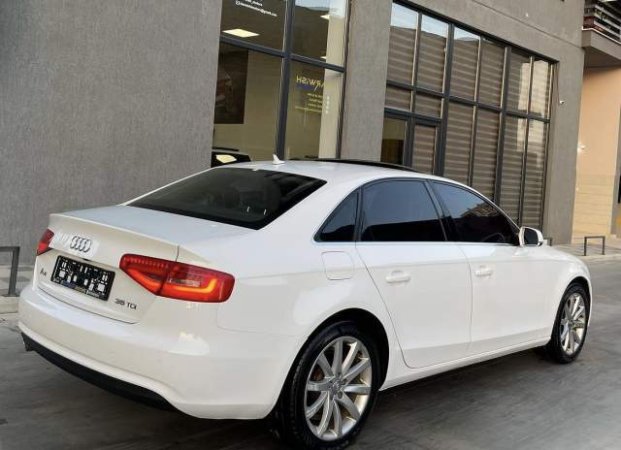 Tirane, shitet makine Audi A4 Viti 2015,