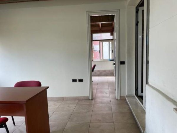 Tirane, jepet me qera zyre Kati 2, 200 m² 850 Euro (Don Bosko)