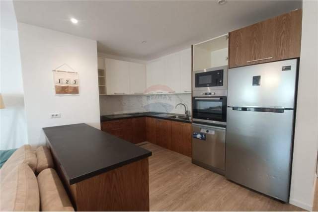 Tirane, jepet me qera apartament 3+1 Kati 3, 130 m² 1.200 Euro (Nikolla Tupe)