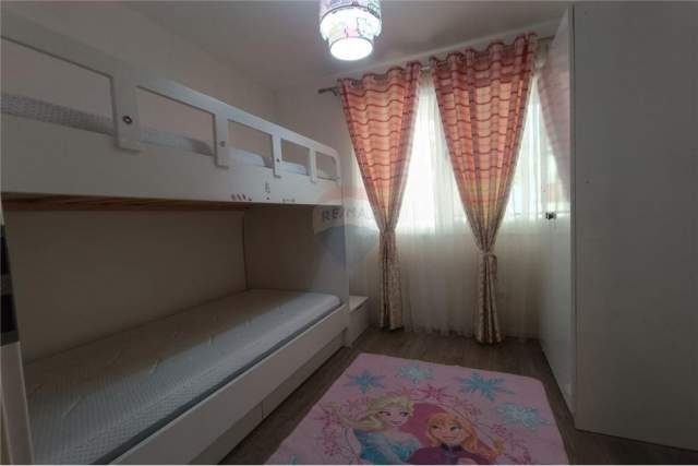 Tirane, jepet me qera apartament 3+1 Kati 3, 130 m² 1.200 Euro (Nikolla Tupe)