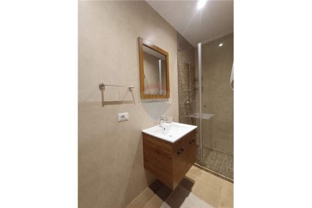 Tirane, jepet me qera apartament 3+1 Kati 3, 130 m² 1.200 Euro (Nikolla Tupe)