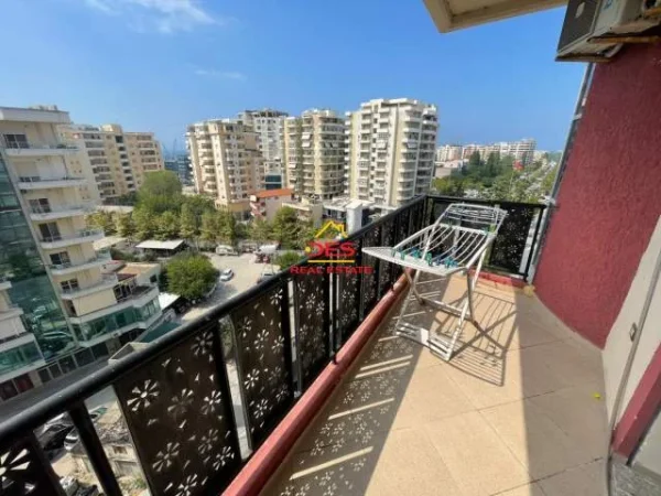 Vlore, jepet me qera apartament 2+1+BLK Kati 8, 100 m² 500 Euro (Rruga Pelivan Leskaj)