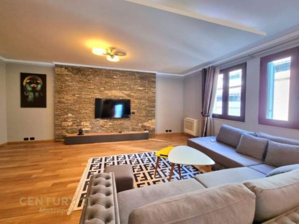 Tirane, jepet me qera apartament 2+1+BLK Kati 5, 140 m² 1.000 Euro (Selvia)