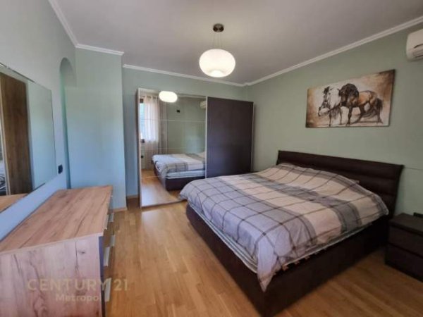 Tirane, jepet me qera apartament 2+1+BLK Kati 5, 140 m² 1.000 Euro (Selvia)
