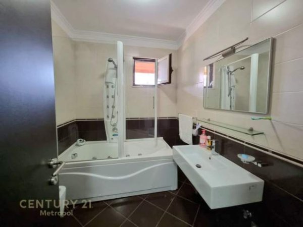 Tirane, jepet me qera apartament 2+1+BLK Kati 5, 140 m² 1.000 Euro (Selvia)