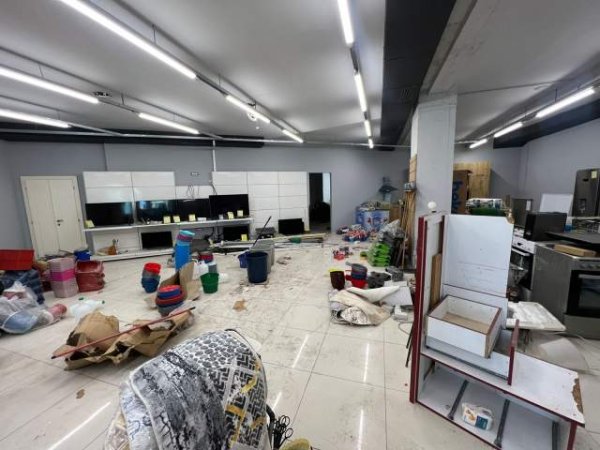 Tirane, jepet me qera zyre Kati 2, 500 m² 2.000 Euro (Teodor Keko)
