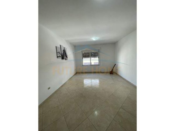 Tirane, jepet me qera apartament 3+1+BLK Kati 4, 140 m² 350 Euro