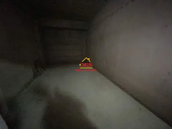 Vlore, shitet garazh Kati -1, 20 m² 20.000 Euro (Rruga Fejzo Mema,Vlore)