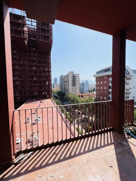 Tirane, jepet me qera zyre Kati 6, 70 m² 800 Euro