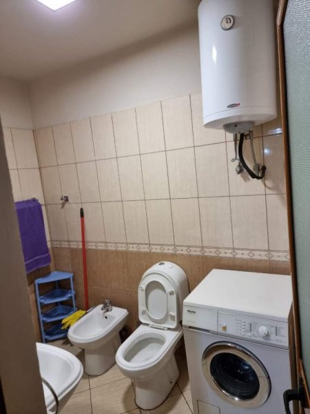 Tirane, jepet me qera apartament 2+1+BLK Kati 4, 85 m² 400 Euro (3 Deshmoret)
