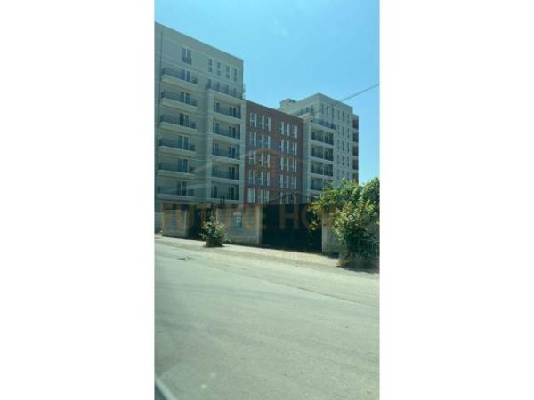 Tirane, jepet me qera apartament Kati 0, 63 m² 400 Euro (Fusha e Aviacionit, Tiranë.)
