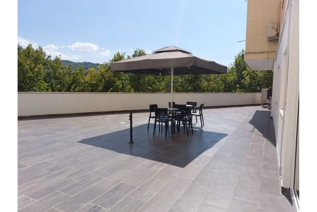 Tirane, jepet me qera zyre Kati 2, 120 m² 1.400 Euro (Bulevardi Gjergj Fishta)