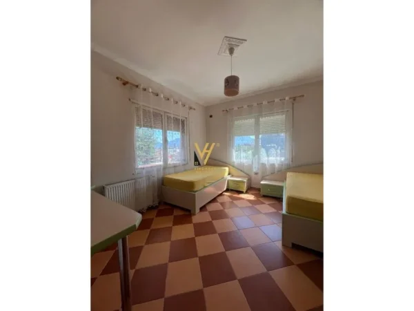 Tirane, jepet me qera Vile 2 Katshe Kati 0, 252 m² 1.200 € (SELITE)