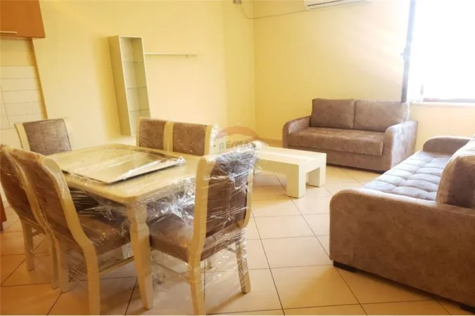 Tirane, jepet me qera apartament 3+1+Aneks+Ballkon Kati 7, 135 m² 800 € (Rruga e Barrikadave)