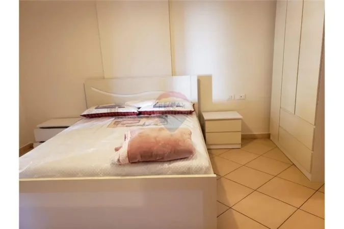 Tirane, jepet me qera apartament 3+1+Aneks+Ballkon Kati 7, 135 m² 800 € (Rruga e Barrikadave)