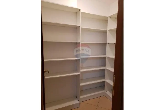 Tirane, jepet me qera apartament 3+1+Aneks+Ballkon Kati 7, 135 m² 800 € (Rruga e Barrikadave)