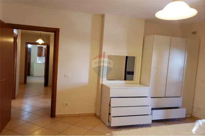 Tirane, jepet me qera apartament 3+1+Aneks+Ballkon Kati 7, 135 m² 800 € (Rruga e Barrikadave)