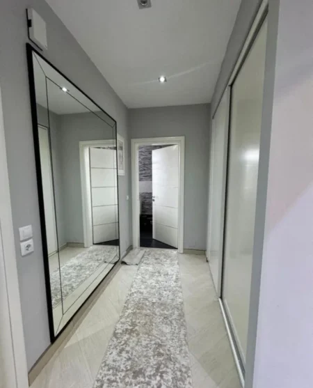 Tirane, jepet me qera apartament 2+1+Ballkon Kati 12, 101 m² 600 € prane (Zog i Zi)