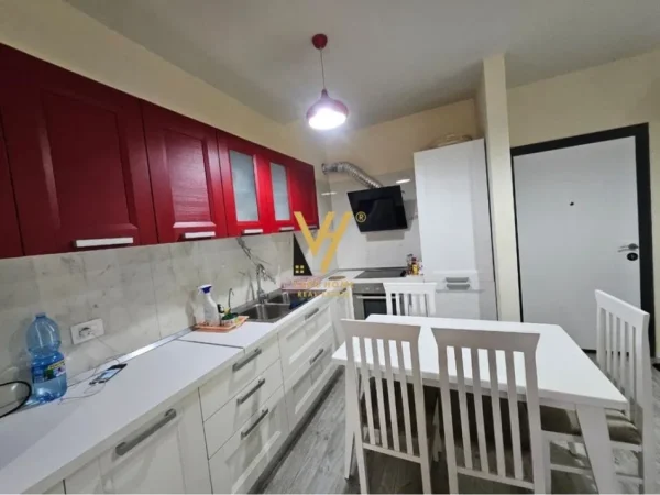 Tirane, jepet me qera apartament 1+1+Ballkon Kati 6, 74 m² 450 € (YZBERISHT)