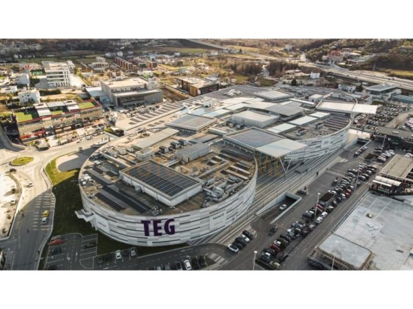 Tirane, jepet me qera ambjent biznesi Kati 2, 831 m² 16.600 € (teg)