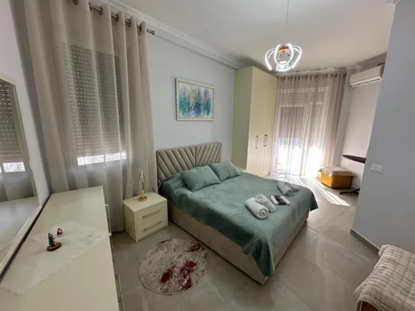 Tirane, jepet me qera apartament 2+1+Ballkon Kati 8, 110 m² 1.200 € (Rruga Mine Peza)