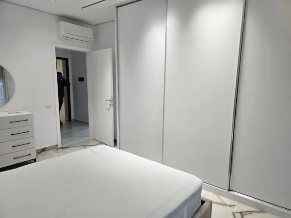 Tirane, jepet me qera apartament 1+1 , 90 m² 1.000 € (në zonën e Liqenit të Thatë)