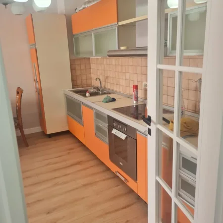 Tirane, jepet me qera apartament 2+1 Kati 7, 130 m² 700 € (Zogu i Zi)