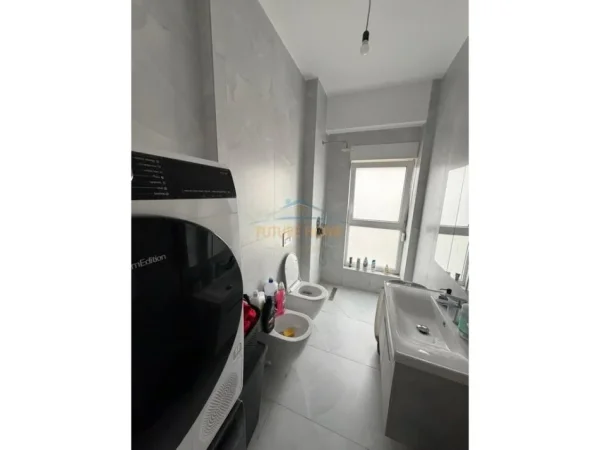 Tirane, shitet apartament 1+1 Kati 7, 53 m² 105.000 € (Ali Demi, Rezidenca Kaimi)