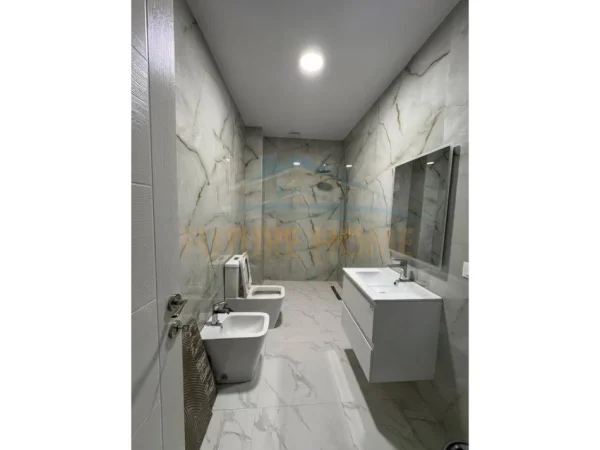 Tirane, shitet apartament 2+1+Ballkon Kati 1, 98 m² 135.000 € (Fresk, Tirane)