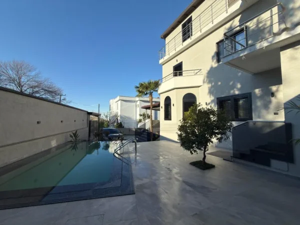 Tirane, jepet me qera Vile 3 Katshe Kati 4, 600 m² 2.000.000 € (Liqeni i Thate)