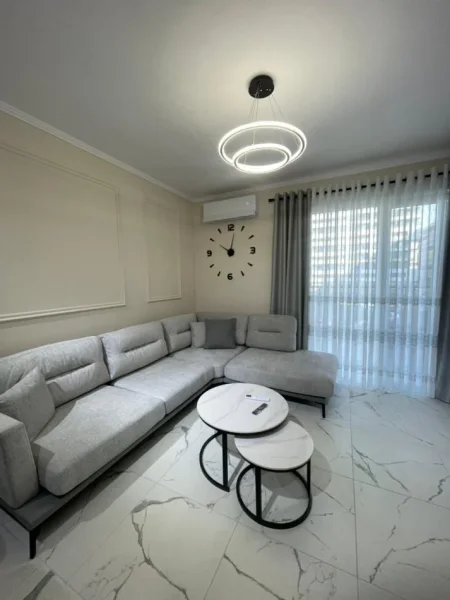 Tirane, jepet me qera apartament 1+1 Kati 1, 65 m² 400 € (Univers City)