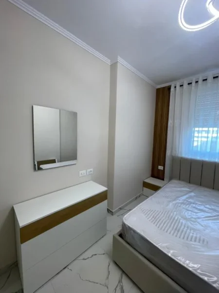 Tirane, jepet me qera apartament 1+1 Kati 1, 65 m² 400 € (Univers City)