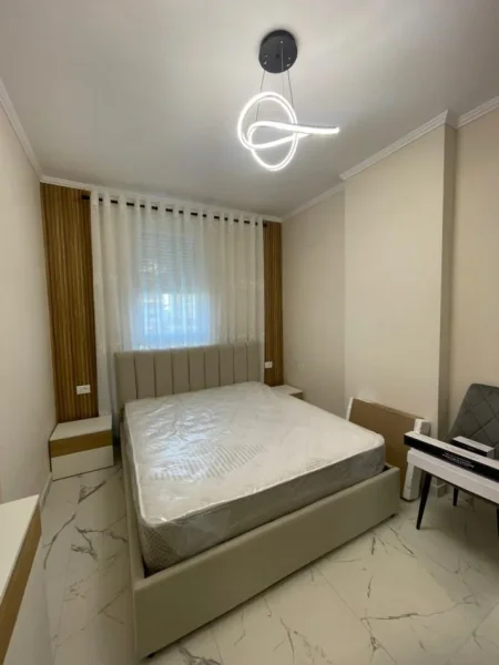 Tirane, jepet me qera apartament 1+1 Kati 1, 65 m² 400 € (Univers City)