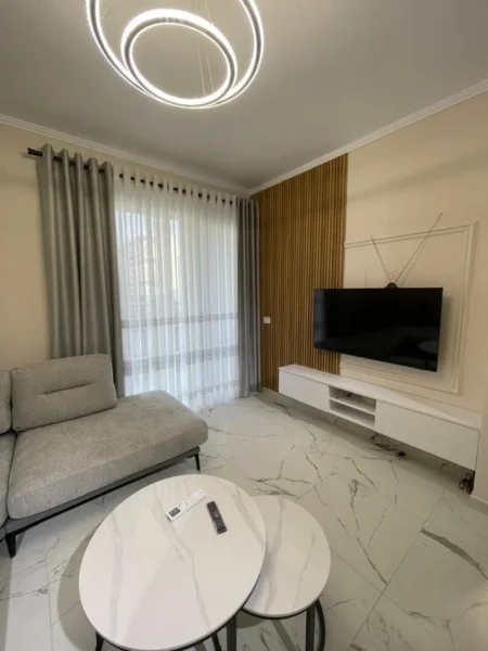 Tirane, jepet me qera apartament 1+1 Kati 1, 65 m² 400 € (Univers City)