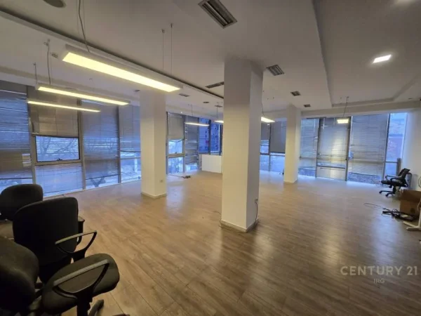 Tirane, jepet me qera zyre Kati 1, 100 m² 1.200 € 