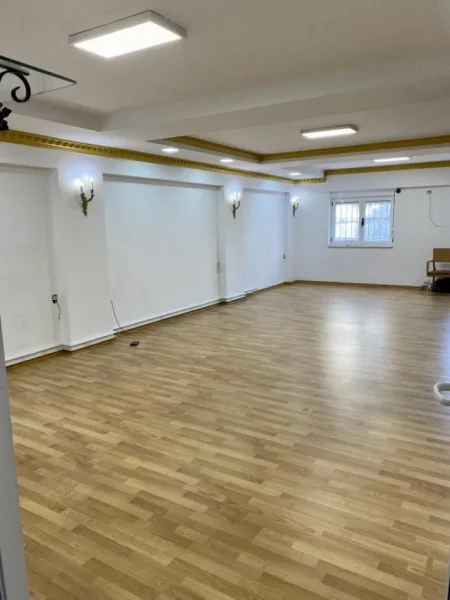 Tirane, jepet me qera ambjent biznesi Kati 0, 120 m² 1.400 € (Ded Gjo Luli)