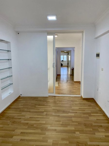 Tirane, jepet me qera ambjent biznesi Kati 0, 120 m² 1.400 € (Ded Gjo Luli)