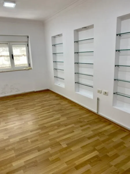 Tirane, jepet me qera ambjent biznesi Kati 0, 120 m² 1.400 € (Ded Gjo Luli)