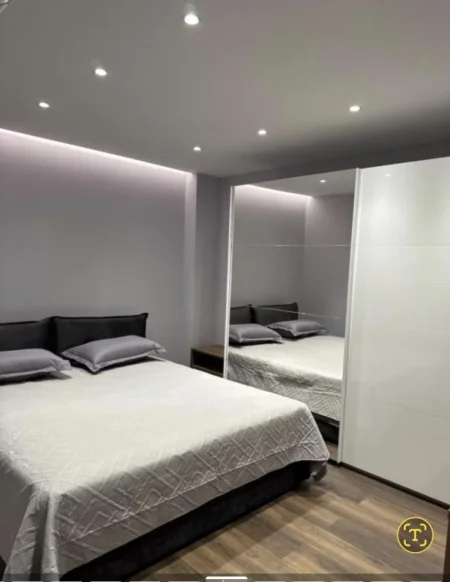 Tirane, jepet me qera apartament 1+1+Ballkon Kati 2, 70 m² 700 € (Stacioni i Trenit)