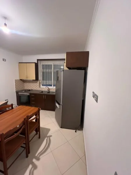 Tirane, jepet me qera apartament 2+1 Kati 3, 70 m² 550 € (Vasil Shanto)