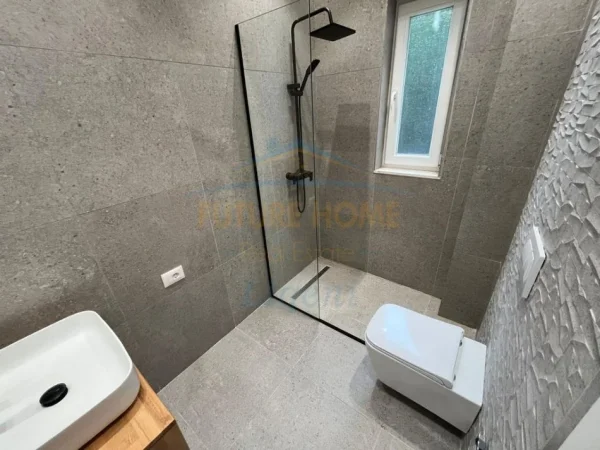 Tirane, jepet me qera apartament 2+1 Kati 3, 107 m² 1.100 € (Kopshti Botanik)